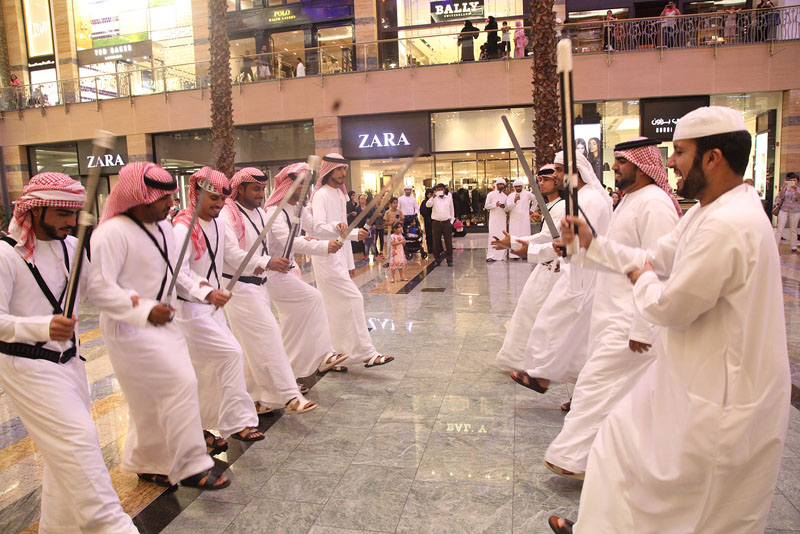 دبي تحتفل باليوم الوطني السعودي وتشارك المملكة أفراحها